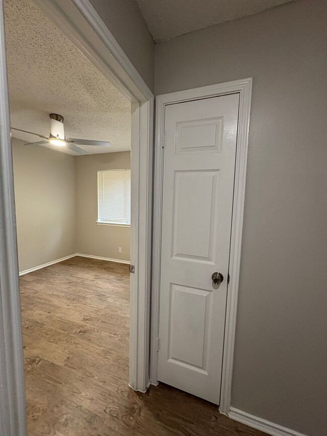 Building Photo - Newly Renovated Duplex - Northwest San Ant...