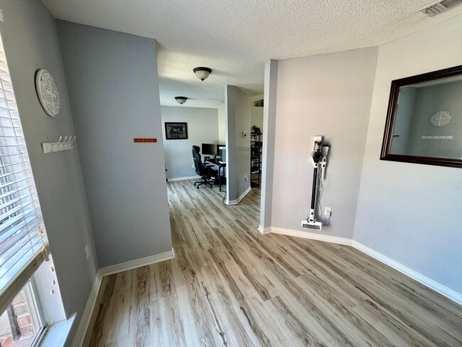 Building Photo - 10033 Parker Lake Cir