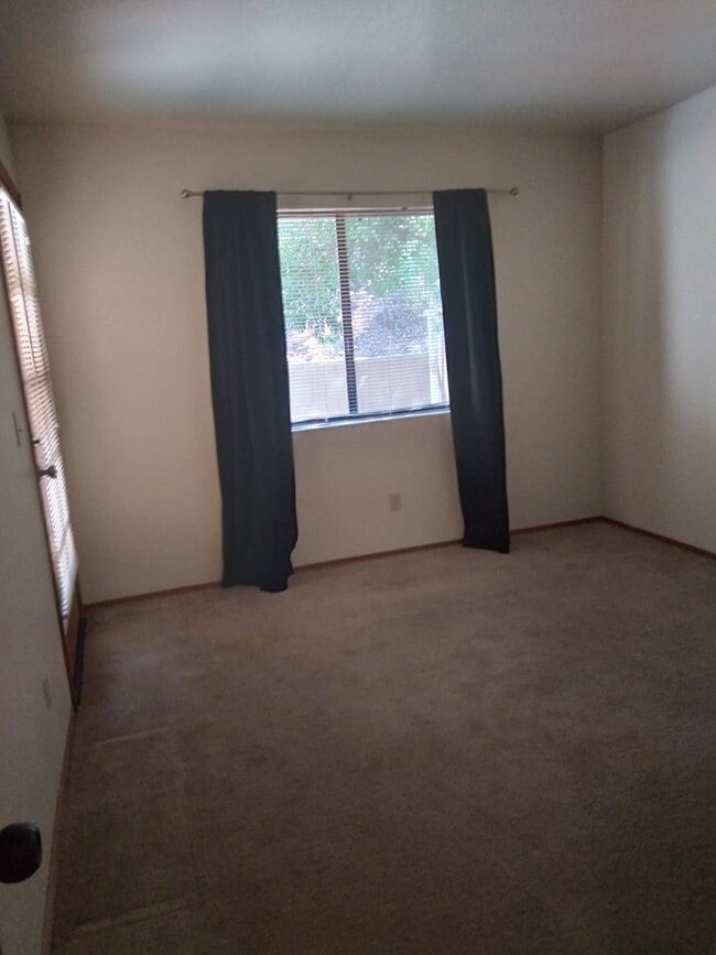 Building Photo - 937 W Madera Ln