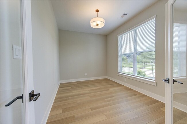 Building Photo - 18515 Parkland Row Dr