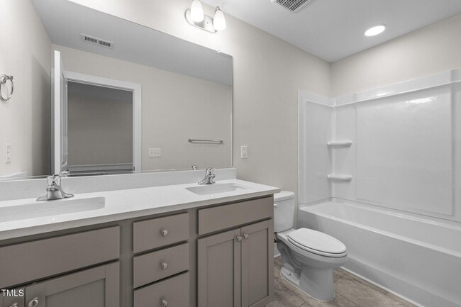 Building Photo - Deluxe 3 Bedroom End Unit Townhome - Avail...