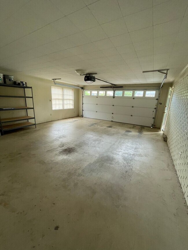 Building Photo - 4 Bedroom 2.5 Ranch Located Near Wade Hampton Boulevard!!