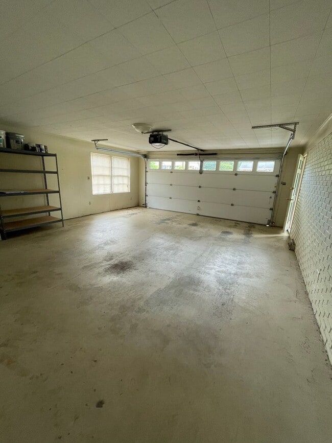 Building Photo - 5 Ramblewood Ln