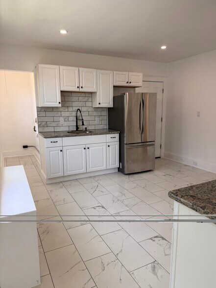 Building Photo - 103 Fox St