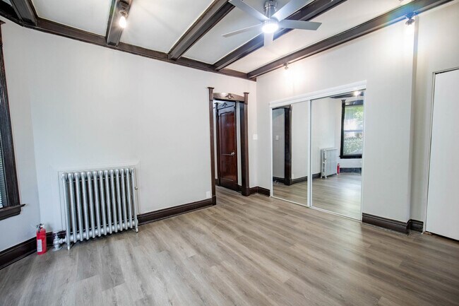 Building Photo - 6362 S Greenwood Ave