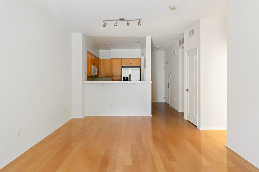 Building Photo - 6400 Crescent Park E