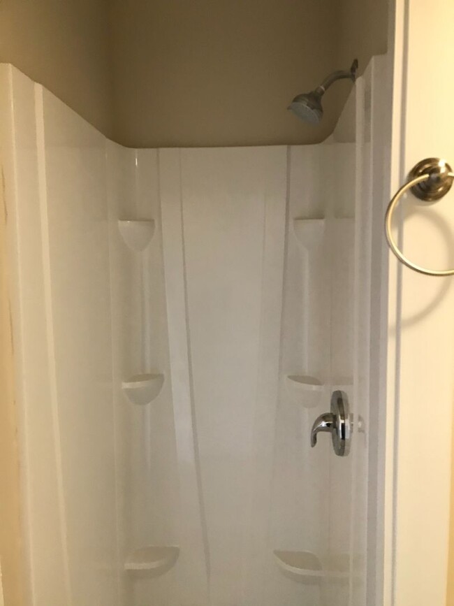 Building Photo - Upstairs 1 Bedroom 1 Bath Apartment