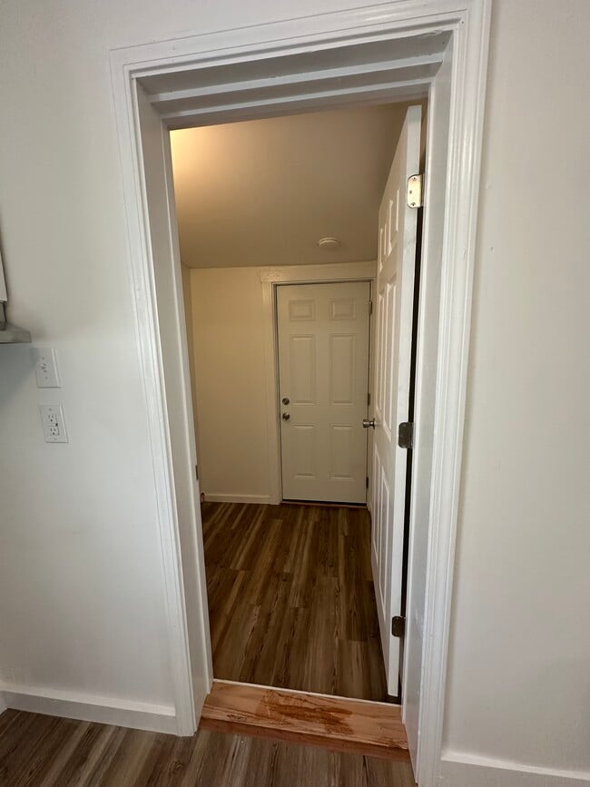 Building Photo - 221 Adamsville Ct