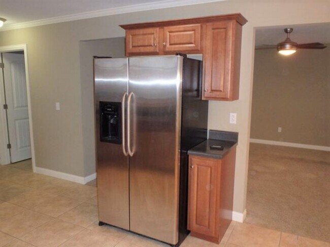 Building Photo - 2501 McClure Dr