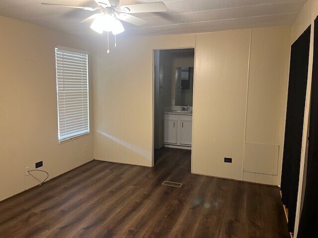 Building Photo - 13122 S Lee Shore Dr