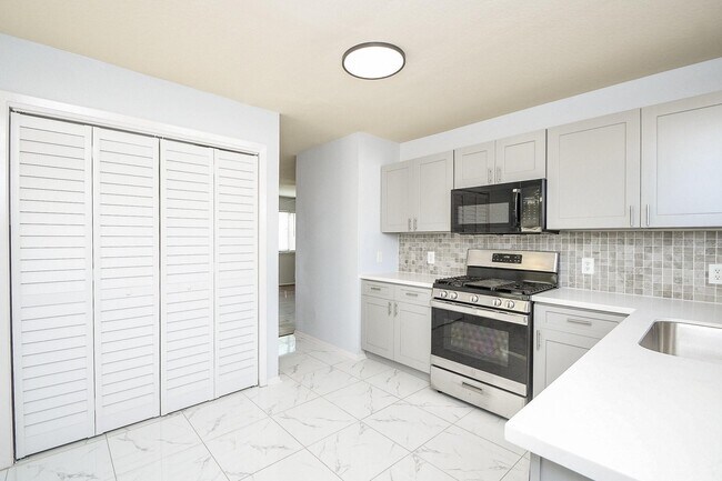 Building Photo - 6233 Lone Prairie Way