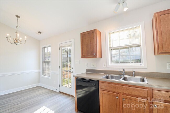 Building Photo - 3007 Laurel Creek Ln