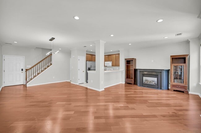 Building Photo - 104 Pebble Brook Dr