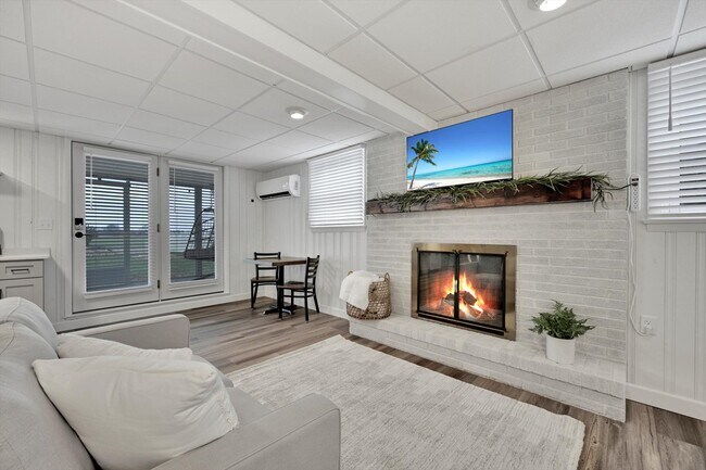 Building Photo - 2151 Thoroughbred Ln