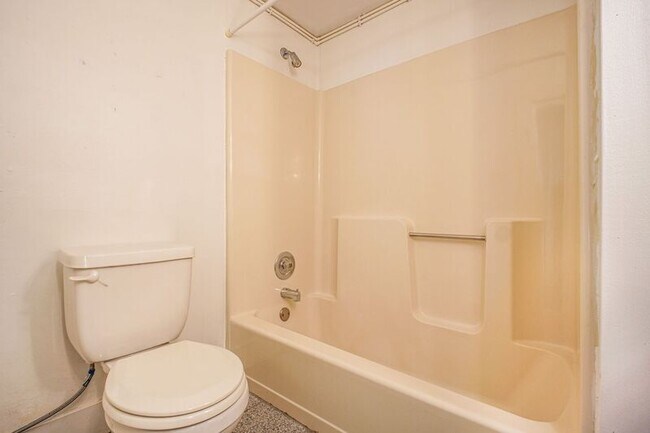 Building Photo - 307 Hawke St