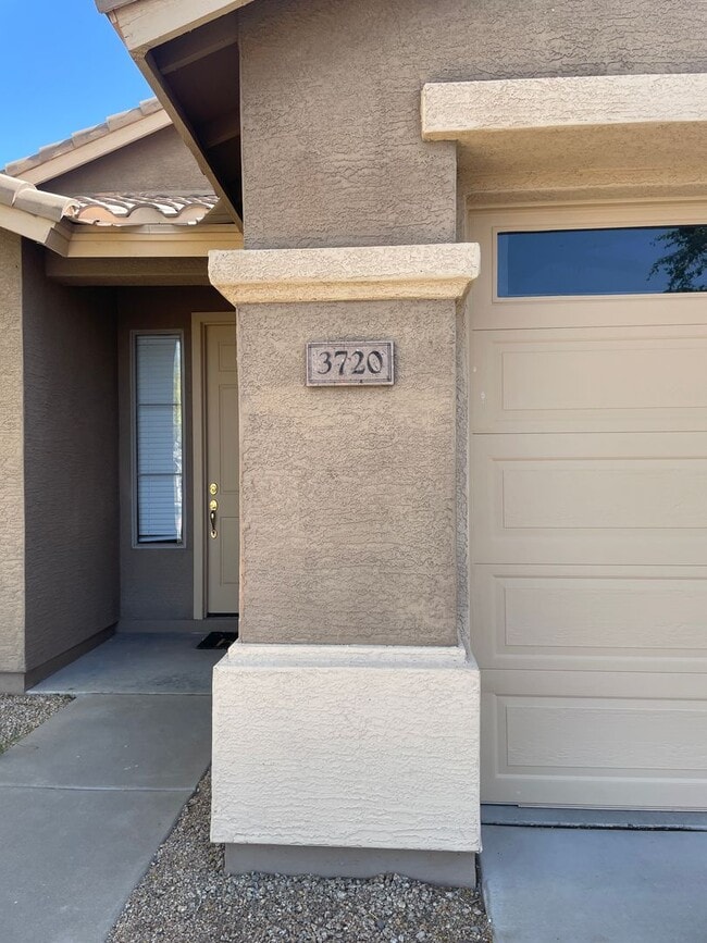 Building Photo - 4 Bedroom/2 Bath Single Level Home in Anthem! Close to freeway & TSMC Plant!