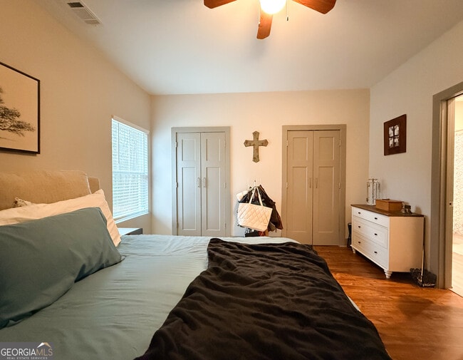 Building Photo - 270 Townview Dr