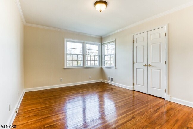 Building Photo - 11 Wordsworth Rd