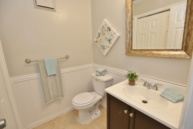 Building Photo - MUST SEE! Charming 3-Bedroom Townhome in Thoroughgood! 1-Car Attached Garage!