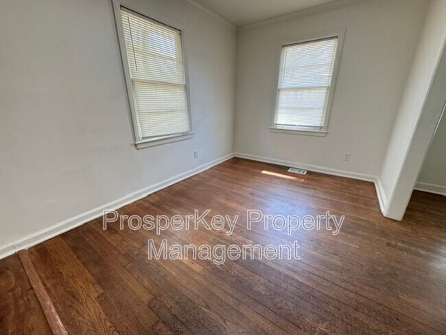 Building Photo - 340 Adelle St SE