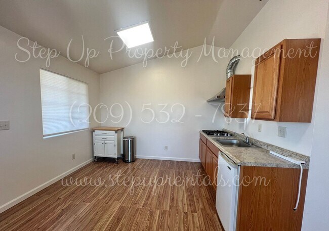 Building Photo - 8440 Ponderosa Way