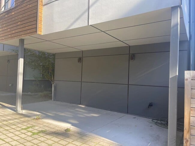 Building Photo - Great Home For Rent