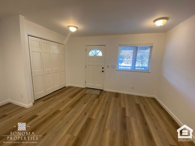 Building Photo - Updated 3bd+ Home In Glen Ellen