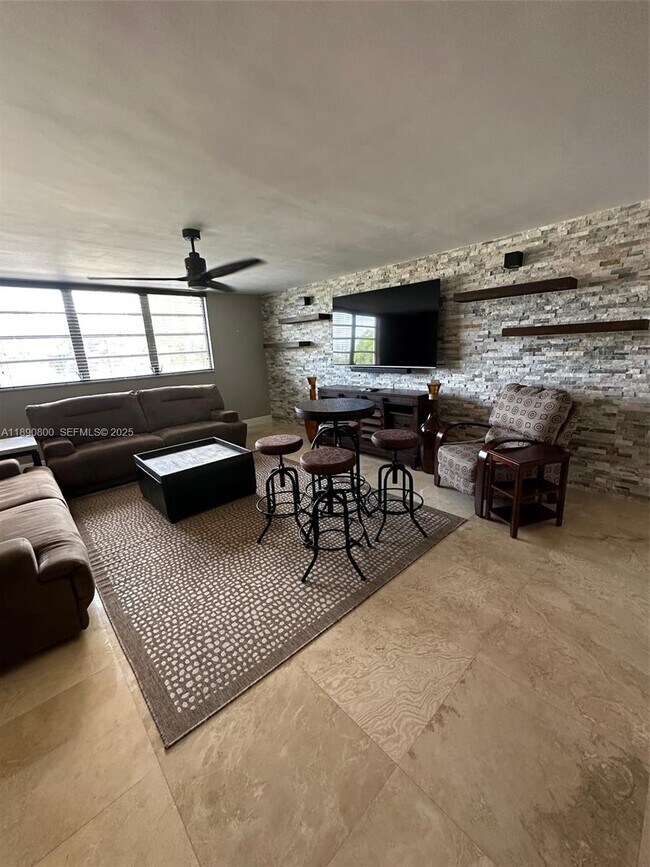 Building Photo - 1811 Jefferson St