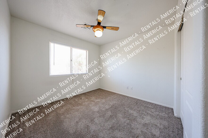 Building Photo - 14300 W Weldon Ave