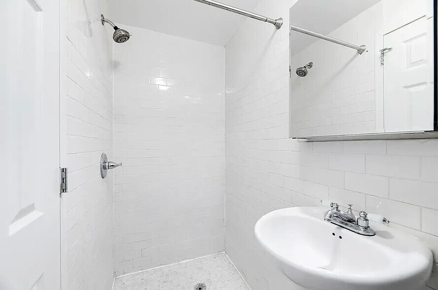 Building Photo - 316 W 14th St