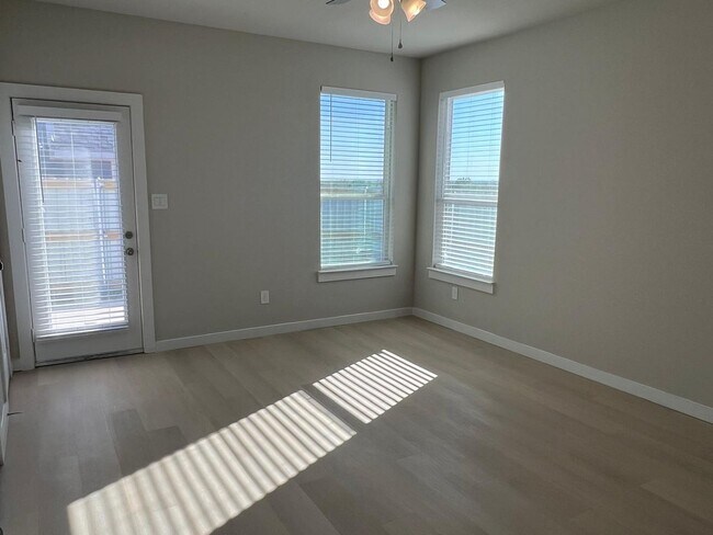 Building Photo - 3409 Valley Vista Dr