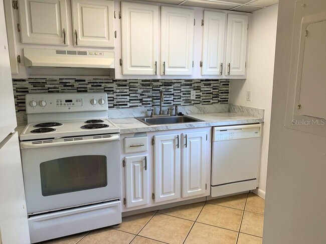 Building Photo - 605 SW 75th St