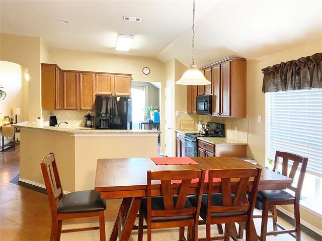 Building Photo - 724 Red Elm Ln