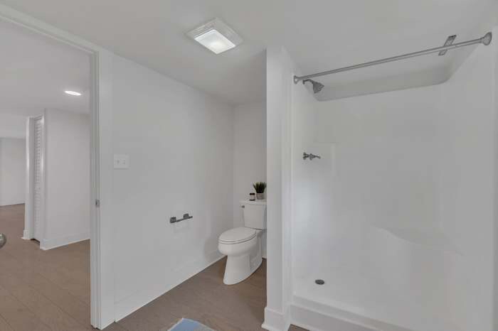 Building Photo - 828 Lemont Dr