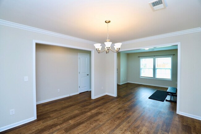 Building Photo - 3680 Moseley Dr