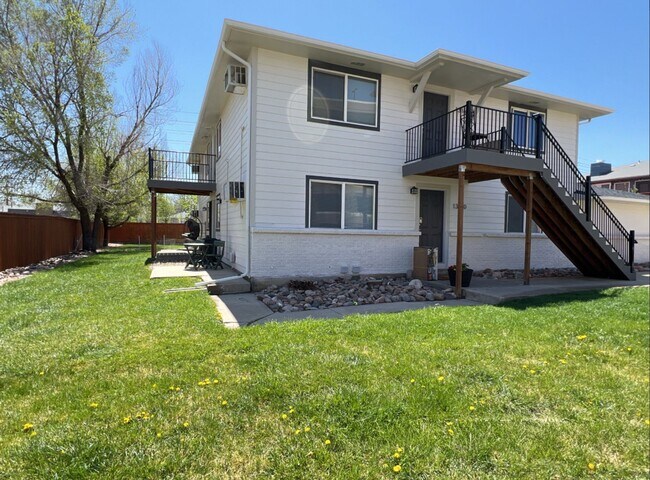 Building Photo - Remodeled 2 Bed 1 Bath Unit Near Children’s Hospital!