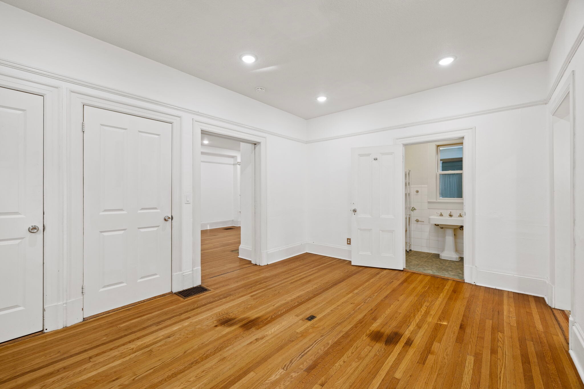 Dining - 2338 NW Hoyt St