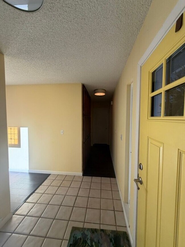 Building Photo - Charming 3 Bedroom + 2 Bathroom Half-Plex Near the American River in Fair Oaks: $2,375.00 + $100.00