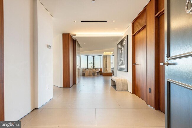 Building Photo - 210 W Rittenhouse Square