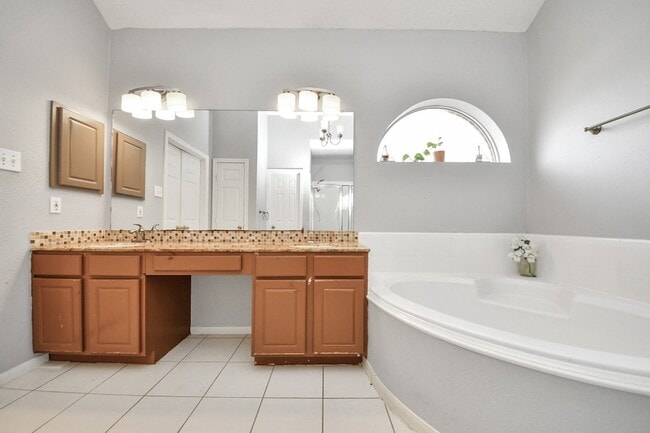 Building Photo - 922 Bayhill Dr