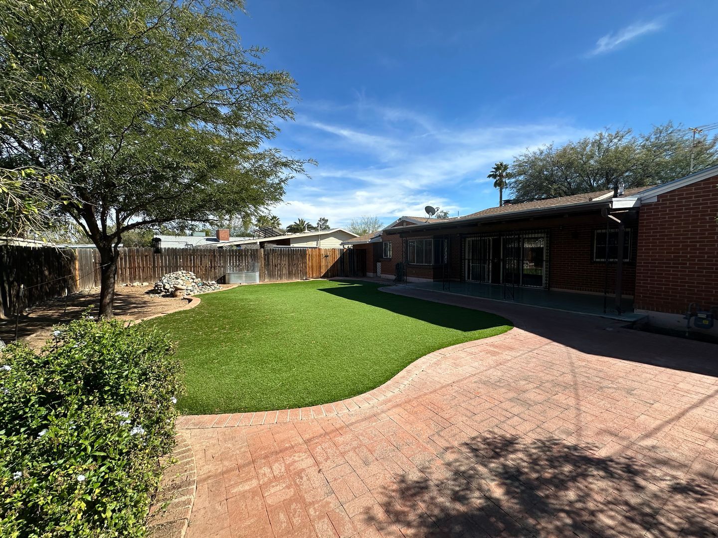 Building Photo - 2233 E Seneca St