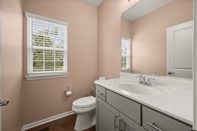 Building Photo - 406 Mary Ann Cir