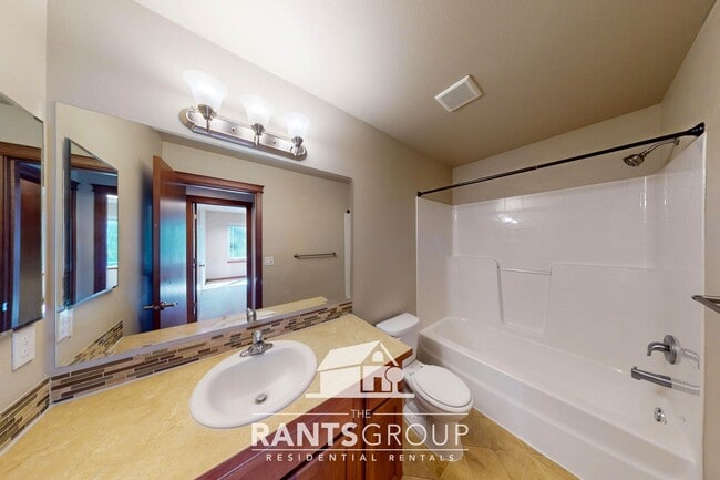 Building Photo - South Hill Puyallup Dream Neighborhood - E...