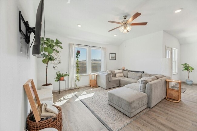 Building Photo - 241 Sweetwater Crk Ln