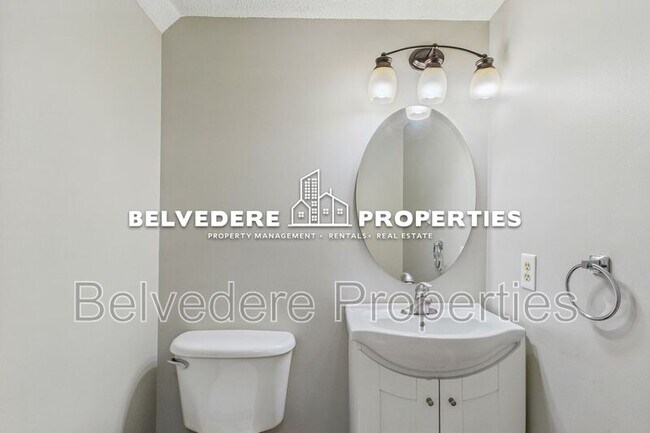 Building Photo - 900 Stockwood Ct