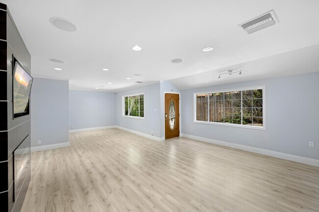 Living Room - 4839 Lowell Ave