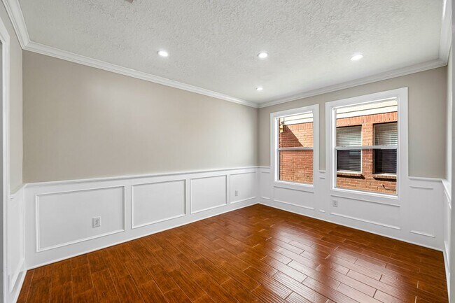 Building Photo - 5703 Basswood Dale Dr