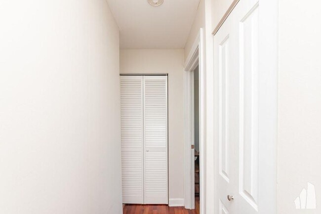 Building Photo - 2 bedroom in Chicago IL 60613