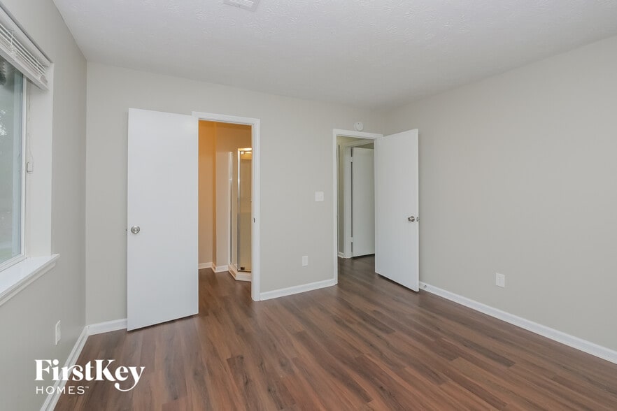 Building Photo - 9052 Homewood Dr