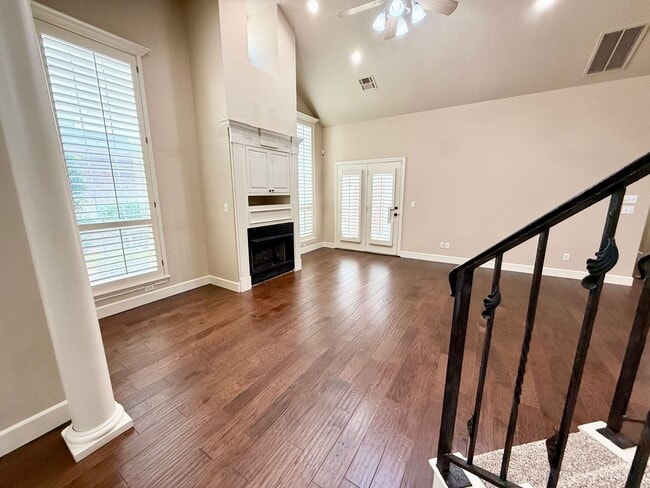 Building Photo - Fantastic Location, Fantastic Exec Home